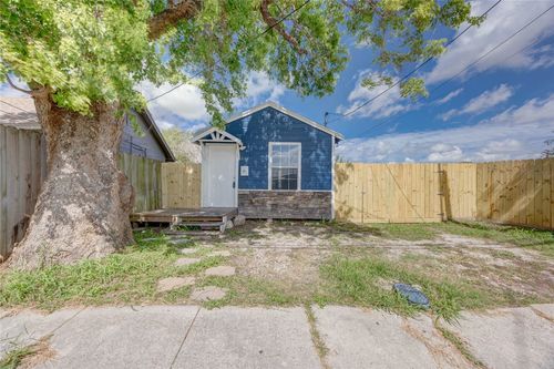 607 Cheyenne St, Corpus Christi, TX, 78405-2805 | Card Image