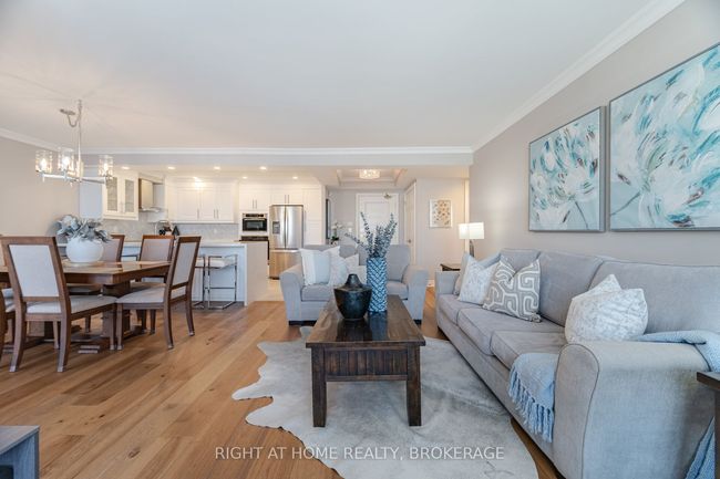 1106 - 442 Maple Ave, Condo with 3 bedrooms, 2 bathrooms and null parking in Burlington ON | Image 7