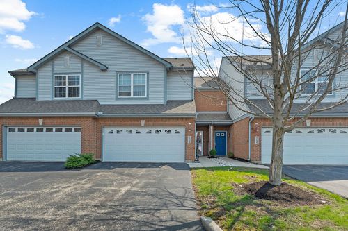 9252 Great Lakes Cir, Washingtn Twp, OH, 45458-3678 | Card Image