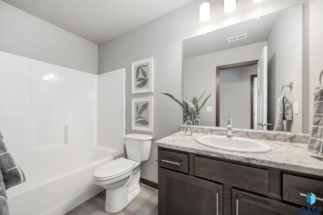 1600 N Tina Dr, House other with 3 bedrooms, 2 bathrooms and null parking in Sioux Falls SD | Image 9