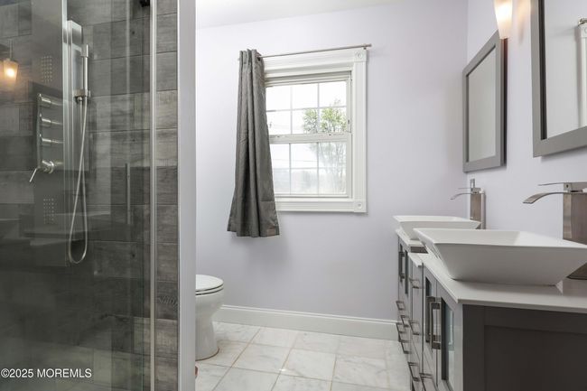 Double sink primary bathroom | Image 22