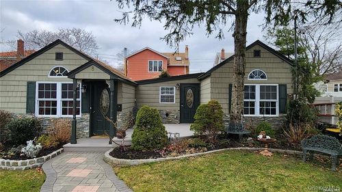 8 Roswell Ave, Oceanside, NY, 11572-2015 | Card Image