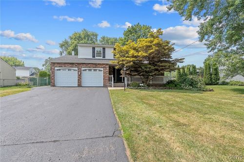 27 Nectarine Ln, Liverpool, NY, 13090-3028 | Card Image