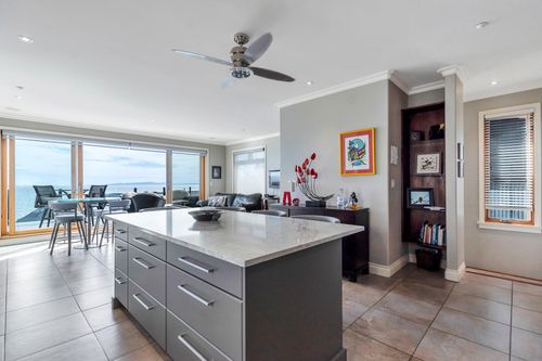 15364 Victoria Ave, White Rock, BC, V4B1H2 | Card Image