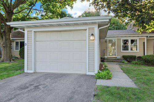 5 Plum Tree Vlg, Beloit, WI, 53511-2646 | Card Image