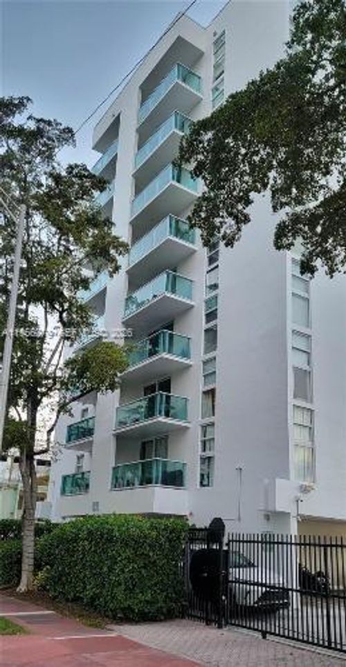 ph08-1035 West Ave, Miami Beach, FL, 33139-4768 | Card Image