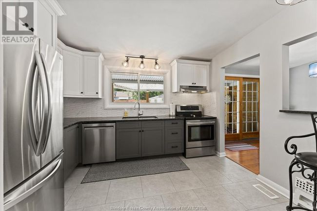 1568 St Gabriel Crt, Home with 3 bedrooms, 2 bathrooms and null parking in Windsor ON | Image 21