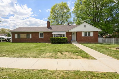 1107 4th St Ne, Massillon, OH, 44646-4321 | Card Image