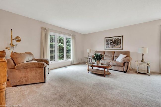 204 Nomad Crt, House other with 4 bedrooms, 2 bathrooms and 4 parking in Kitchener ON | Image 5