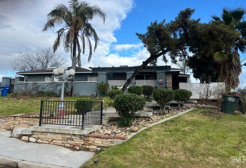 2708 College Ave, Bakersfield, CA, 93306-3847 | Card Image