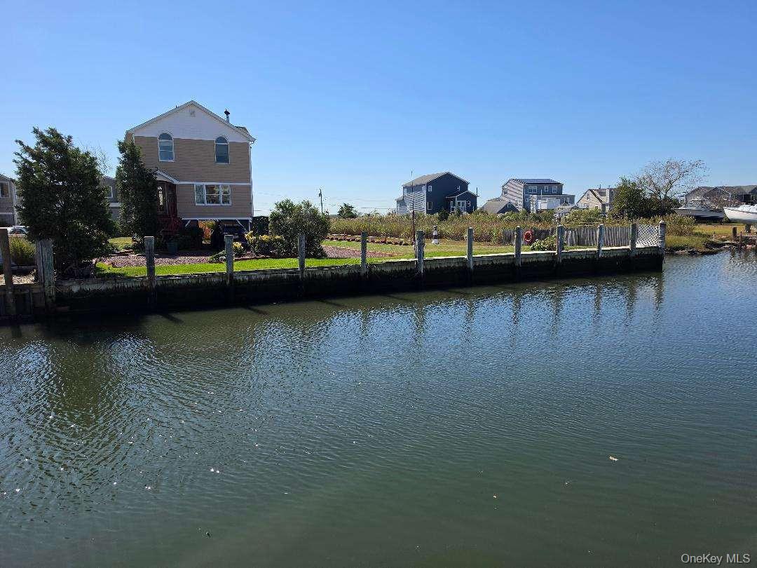 20 James Rd, For Sale in Amityville - eXp Realty
