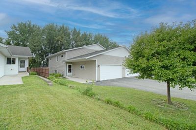 554 Hilltop Drive Ne, Home with 3 bedrooms, 1 bathrooms and null parking in Hutchinson MN | Image 1