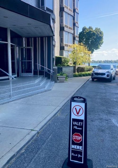 apt-503-8200 E Jefferson Ave, Detroit, MI, 48214-2697 | Card Image