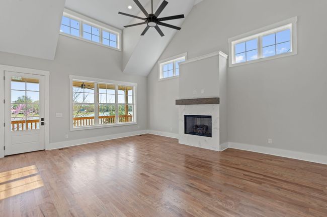 Great Room with Vaulted Ceiling | Image 15