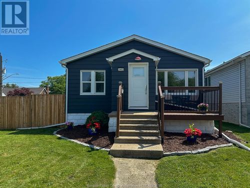 2402 Tourangeau Rd, Windsor, ON, N8W4N7 | Card Image