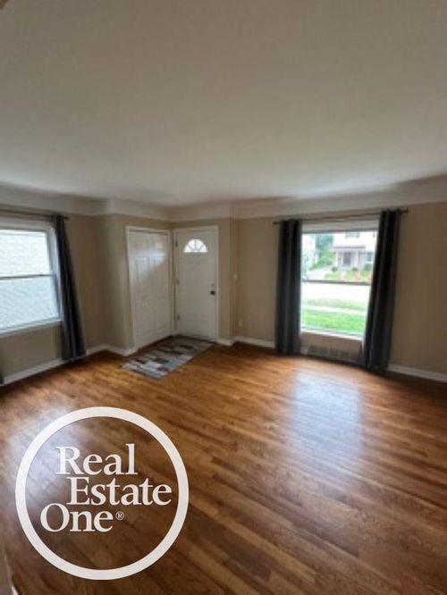 1373 Brys Dr, Grosse Pointe Woods, MI, 48236-1016 | Card Image