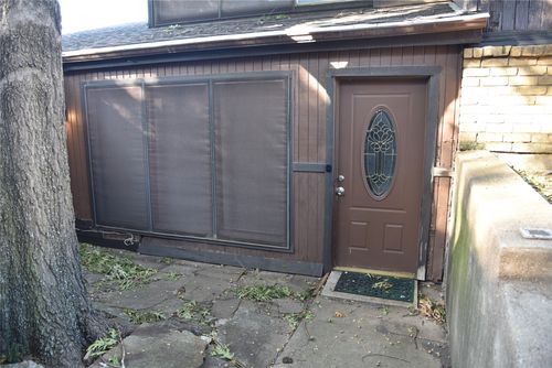 5506 Willow Cir, Fort Worth, TX, 76112-1952 | Card Image