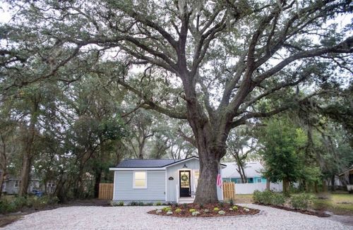 610 Division St, Fernandina Beach, FL, 32034-3521 | Card Image