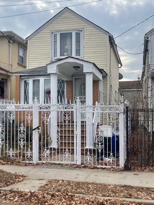 146 130th Ave, Jamaica, NY, 11436-2329 | Card Image