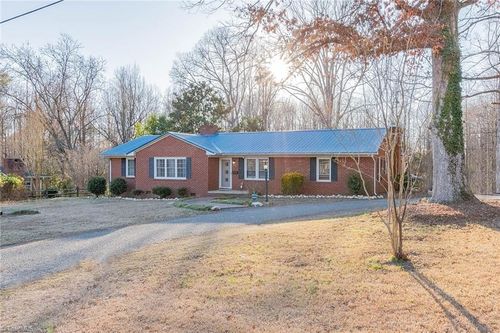 318 S Lineberry St, Troy, NC, 27371-3314 | Card Image