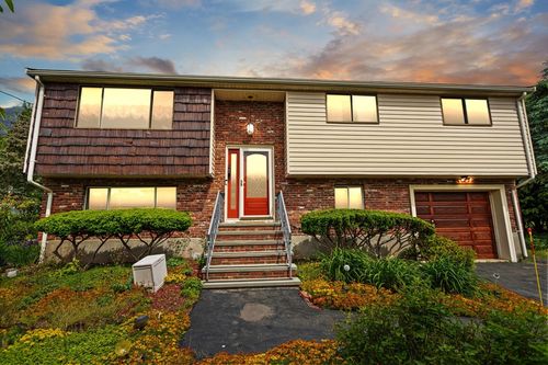 10 Katy Cir, Randolph, MA, 02368-5414 | Card Image