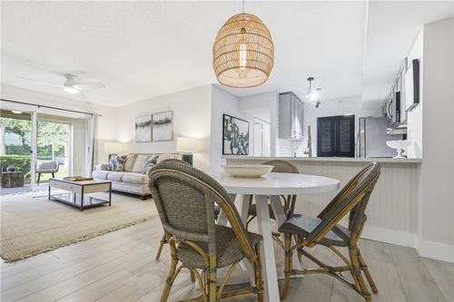 111-1640 N 42nd Cir, Vero Beach, FL, 32967-8119 | Card Image