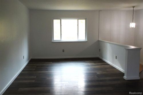 2105 Webster Park Dr, Howell, MI, 48843-9472 | Card Image