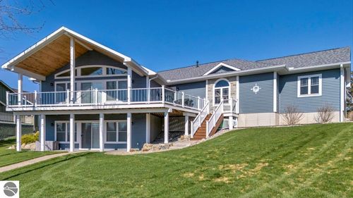 1693 Manchester Way, Gladwin, MI, 48624-8521 | Card Image
