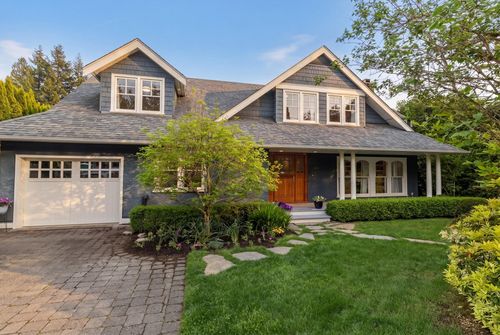 3586 Emerald Dr, North Vancouver, BC, V7R3B7 | Card Image