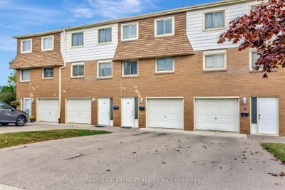 9 - 9 Beryl St, Condo with 3 bedrooms, 1 bathrooms and 3 parking in Hamilton ON | Image 2