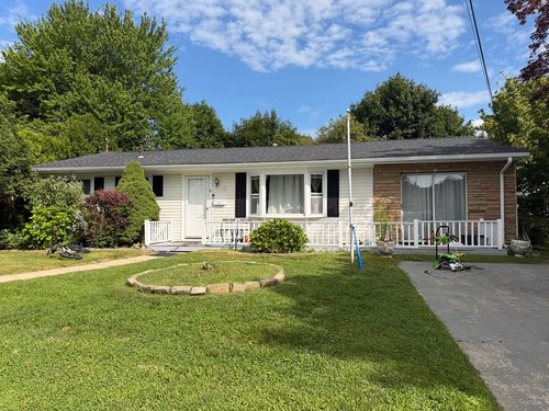 6 Eddy St, Fairhaven, MA, 02719-4902 | Card Image