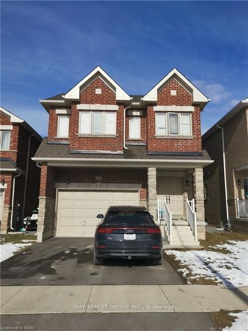 11 Palace St, Thorold, ON, L2V0J7 | Card Image