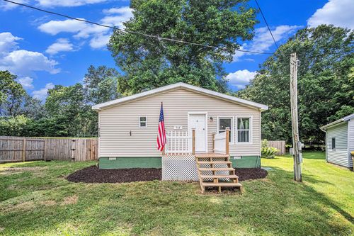 713 Maple Rd, Ionia, MI, 48846-9701 | Card Image