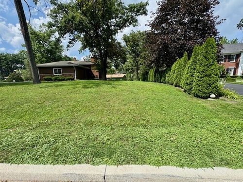 37 Cambridge Dr, Oak Brook, IL, 60523-1704 | Card Image