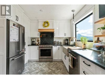 2740 25th Ave Ne, House other with 4 bedrooms, 3 bathrooms and null parking in Salmon Arm BC | Image 2