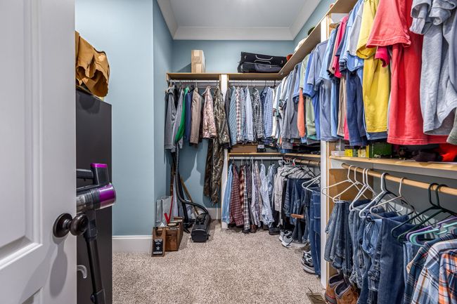 Large walk in closet | Image 58