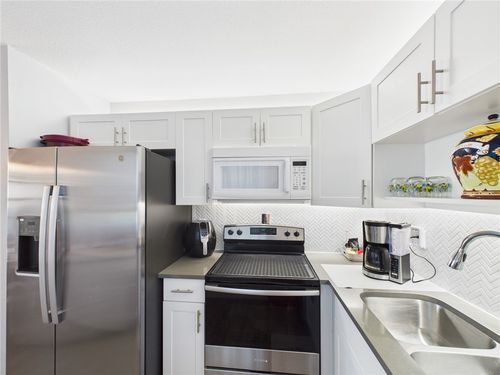 apt-105-96 Spring Lake Dr, VERO BEACH, FL, 32962-3009 | Card Image