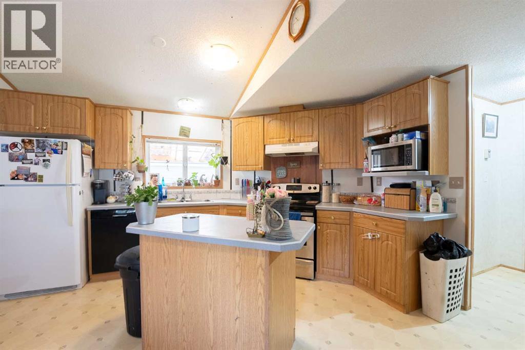 Residential in Coalhurst 4