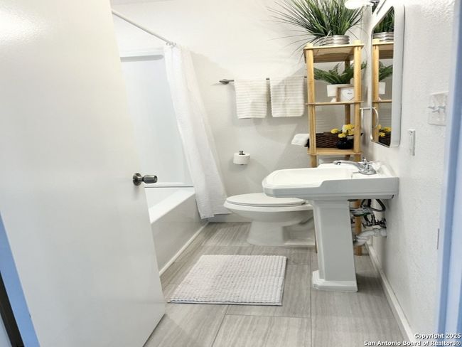 12116 Loop 107, House other with 3 bedrooms, 2 bathrooms and null parking in Adkins TX | Image 20