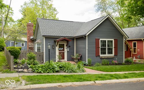 440 Linden St, Zionsville, IN, 46077-1338 | Card Image