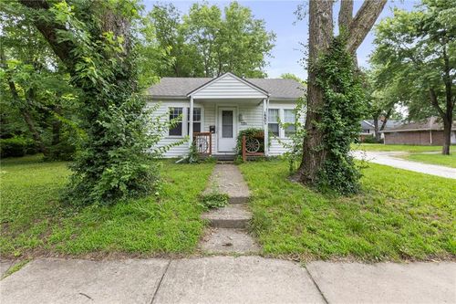 120 S Pine St, Olathe, KS, 66061-4046 | Card Image