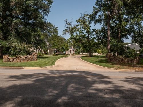 2736 Old Bullard Rd, Tyler, TX, 75701-5337 | Card Image