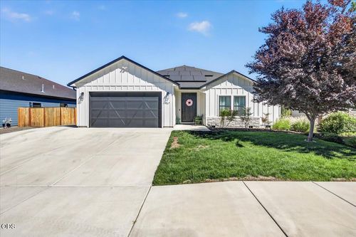 967 Arrowhead Trl, Eagle Point, OR, 97524-8615 | Card Image
