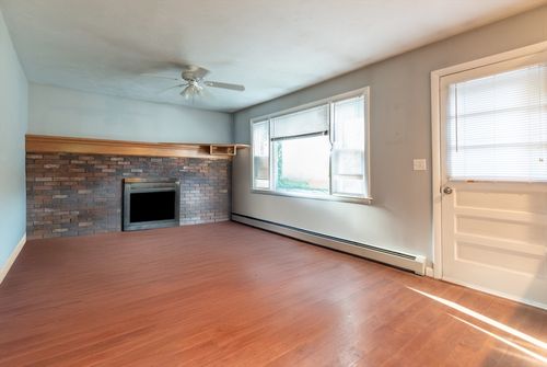 2 Raymond St, North Smithfield, RI, 02896-8216 | Card Image