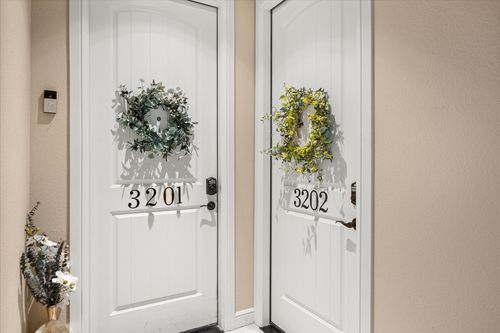 3202-401 E Pearl St, Granbury, TX, 76048-2438 | Card Image