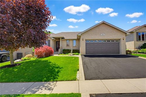 22 Taylor Road, St George, ON, N0E1N0 | Card Image