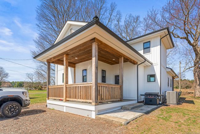 183 Bailey St, House other with 3 bedrooms, 3 bathrooms and 8 parking in Glastonbury CT | Image 33