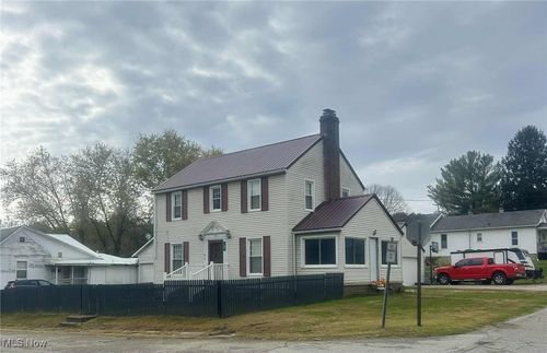 185 Adams St, Corning, OH, 43730-3203 | Card Image