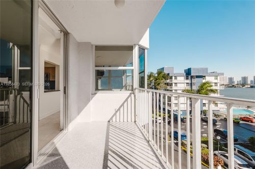apt-5i-16565 Ne 26th Ave, North Miami Beach, FL, 33160-4036 | Card Image