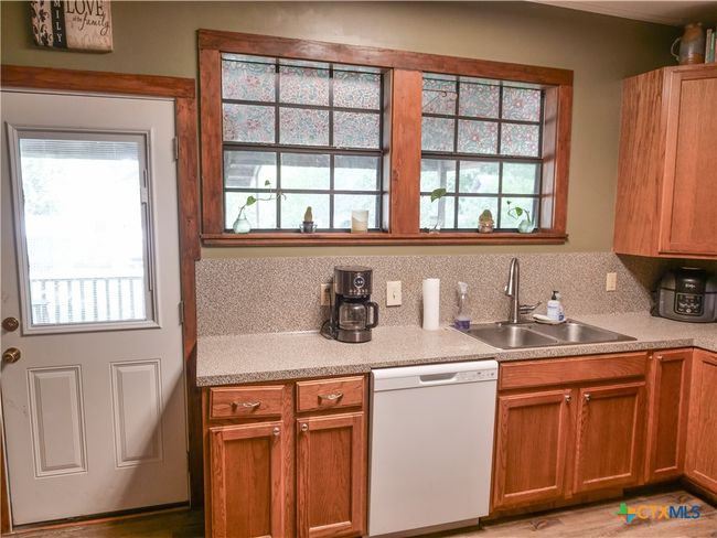 205 Hubbard Street, House other with 5 bedrooms, 3 bathrooms and null parking in Yoakum TX | Image 17